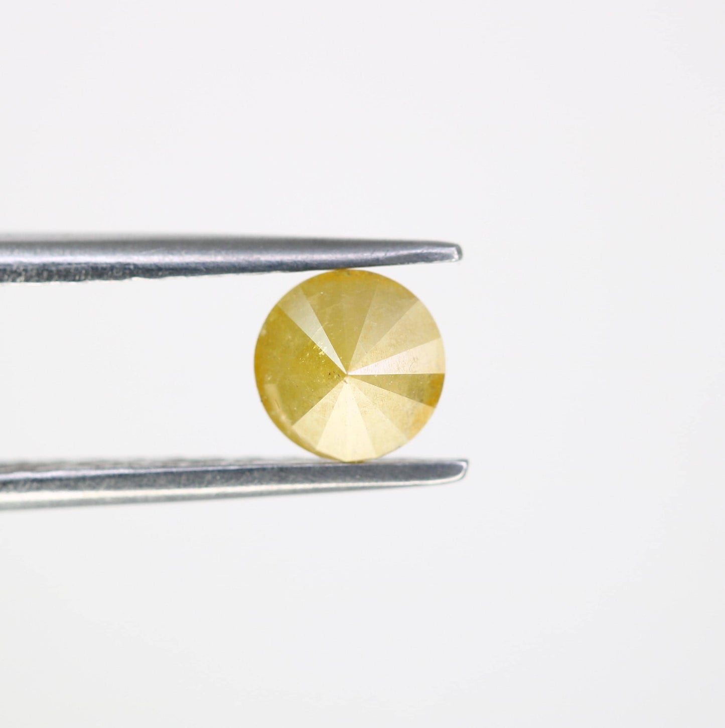 Exquisite Natural Yellow Diamond - Round Cut Gemstone for Engagement Rings, Custom Jewelry & Unique Designs