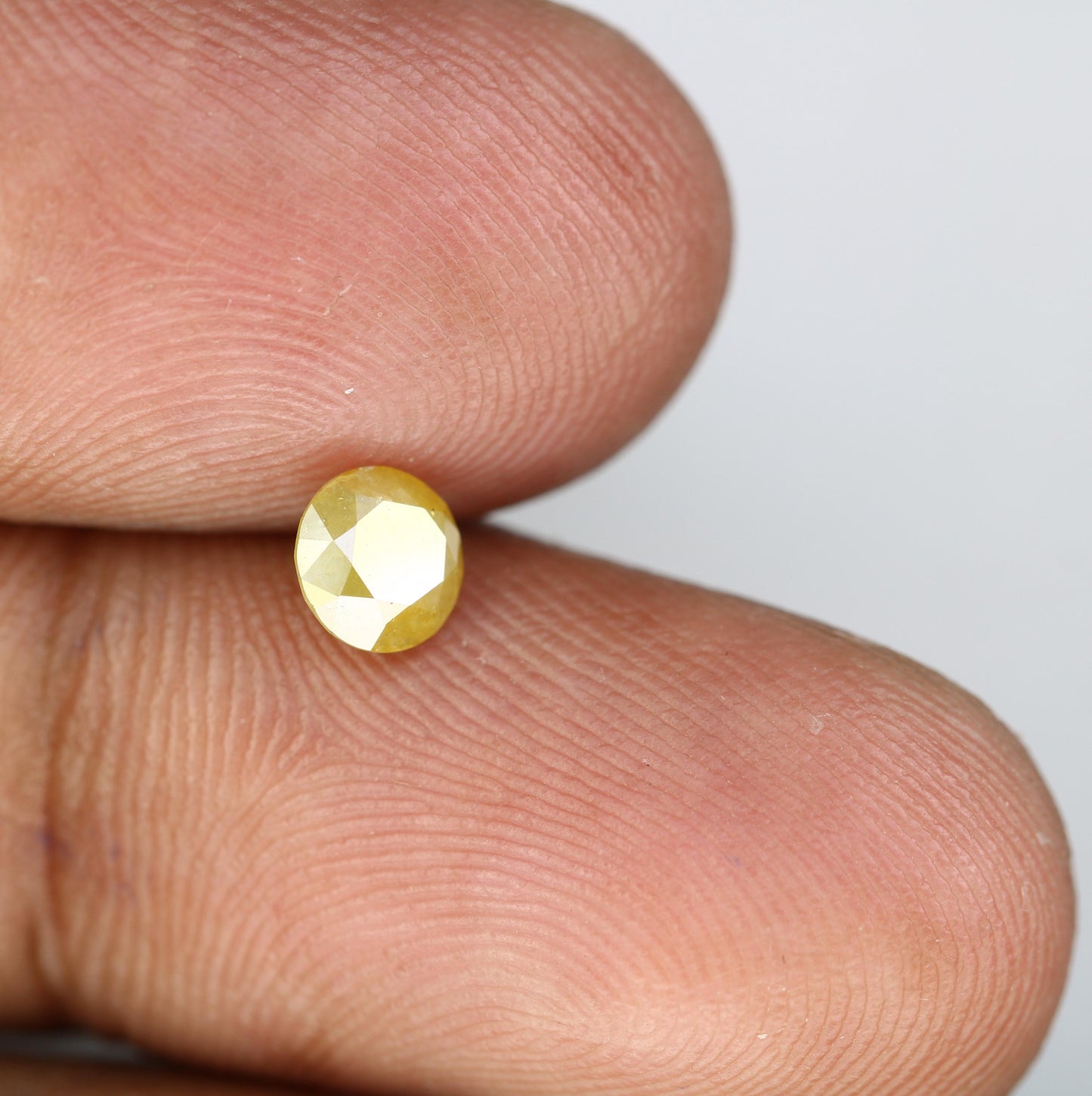 Exquisite Natural Yellow Diamond - Round Cut Gemstone for Engagement Rings, Custom Jewelry & Unique Designs
