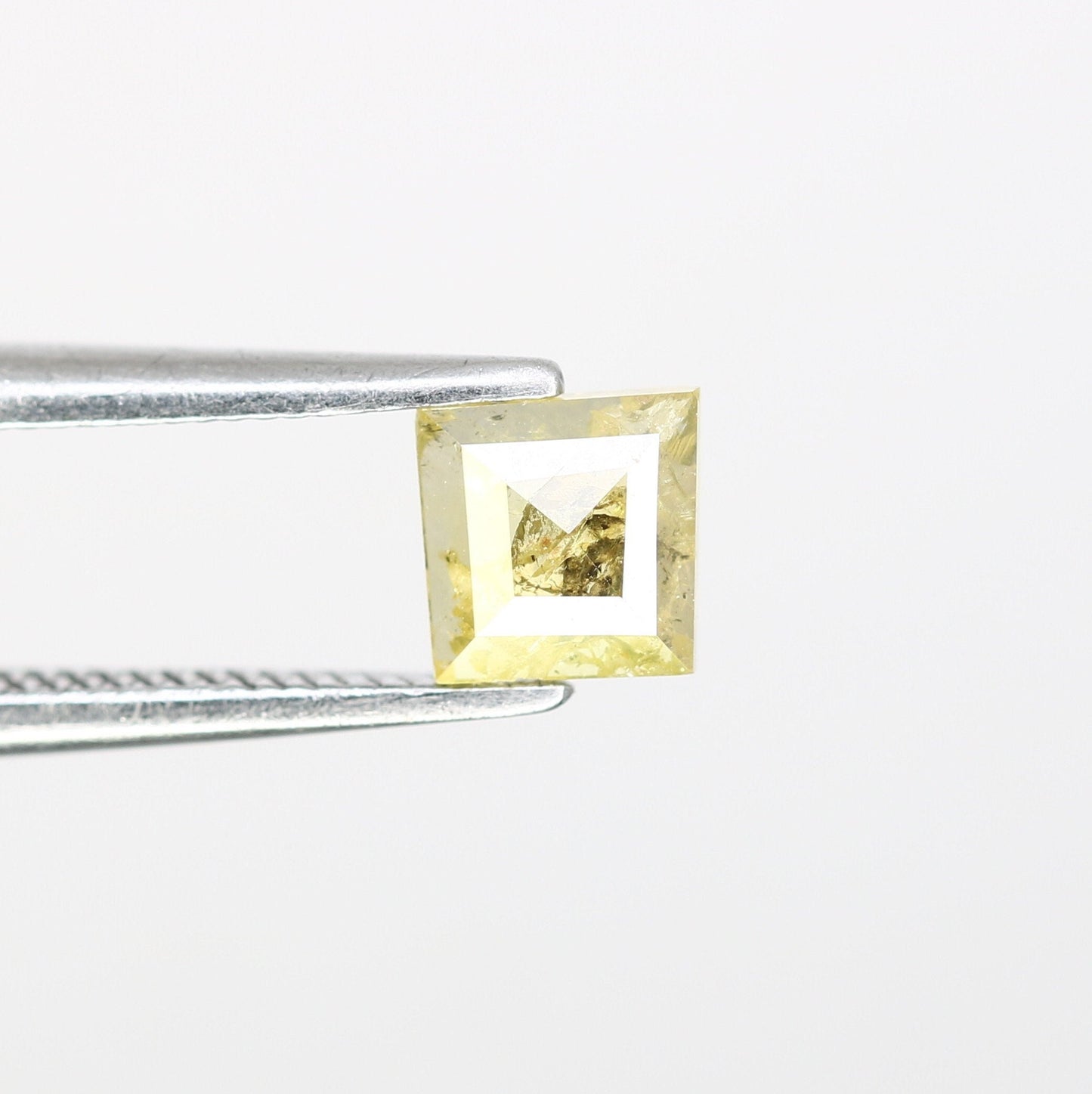 0.50 CT Geometric Shape Green Color Diamond For Multiple Occasions And WeddingFor Gold Ring Diamonds