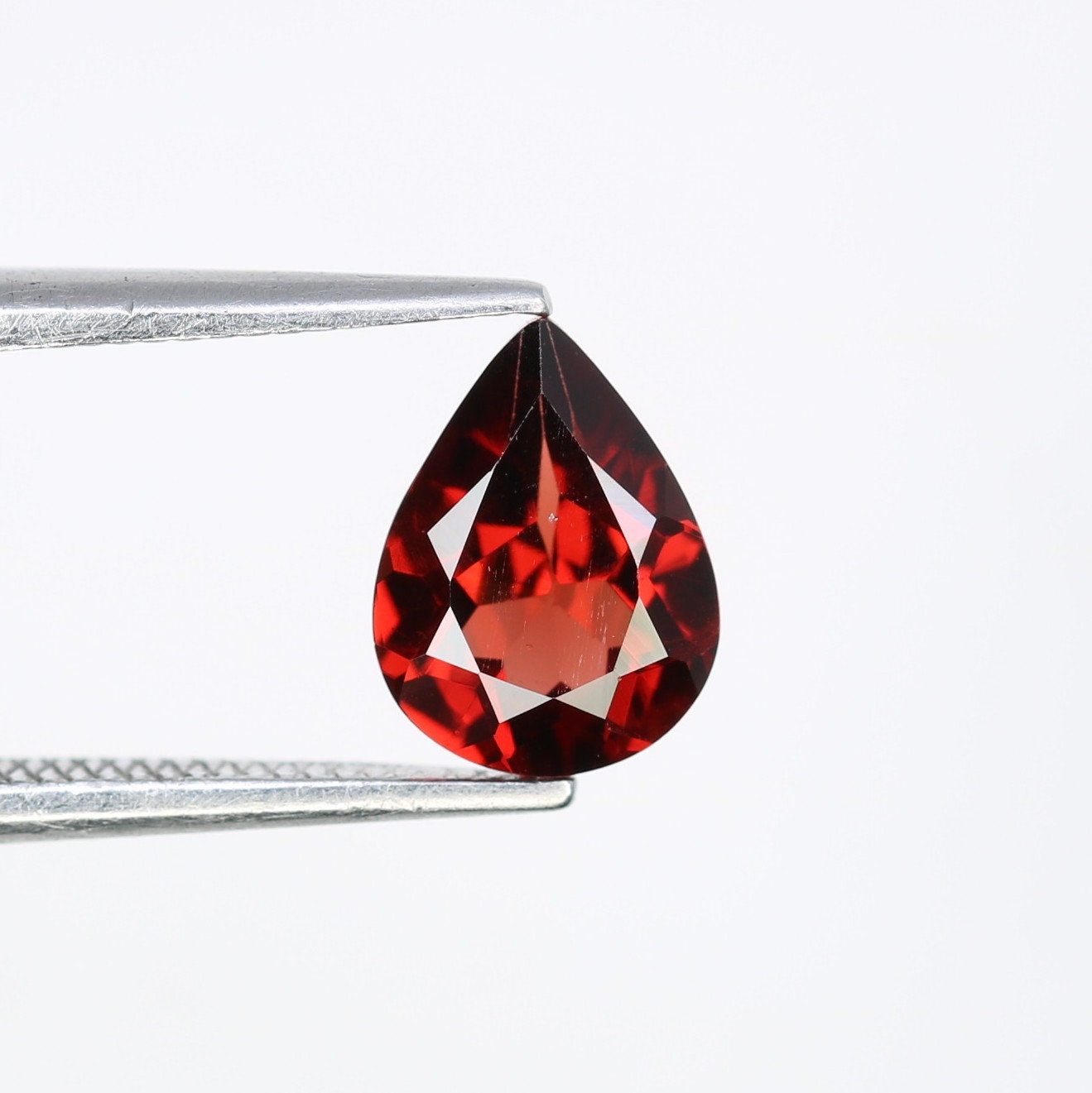 1.34 CT Elegant Red Pear Cut Garnet Gemstone for Weddings and Special Occasions - Perfect Gift for Daughter with Gold Ring and Diamonds