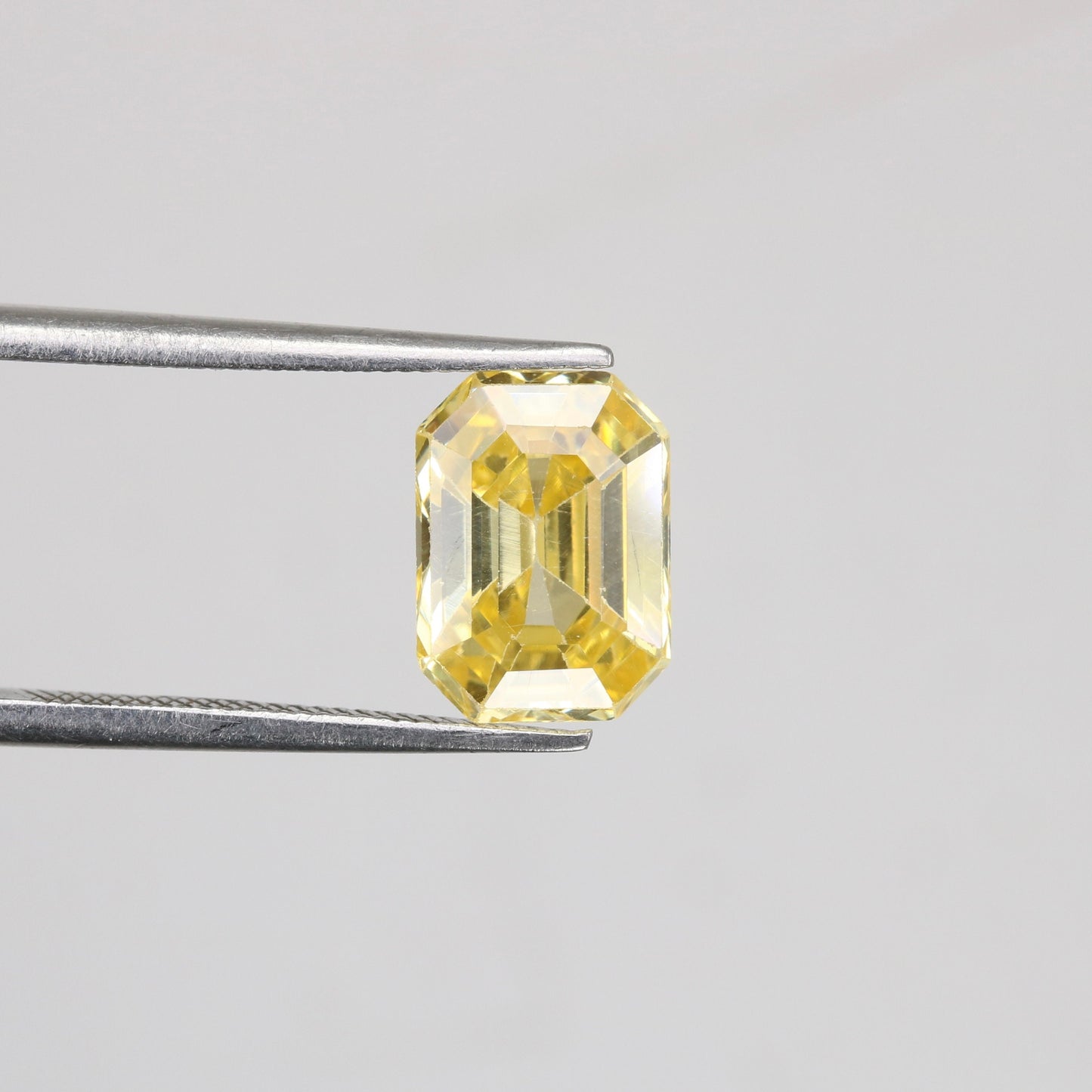 3.96 CT Beautiful Citrine Emerald Shape Sapphire for Wedding Ring - Stunning Engagement Ring with Fancy Color for Gold Ring and Diamonds