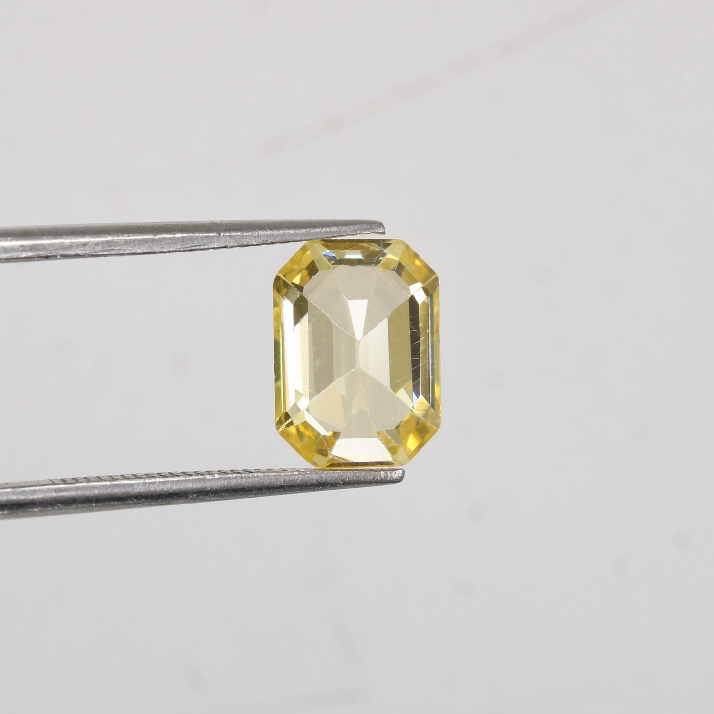 3.96 CT Beautiful Citrine Emerald Shape Sapphire for Wedding Ring - Stunning Engagement Ring with Fancy Color for Gold Ring and Diamonds