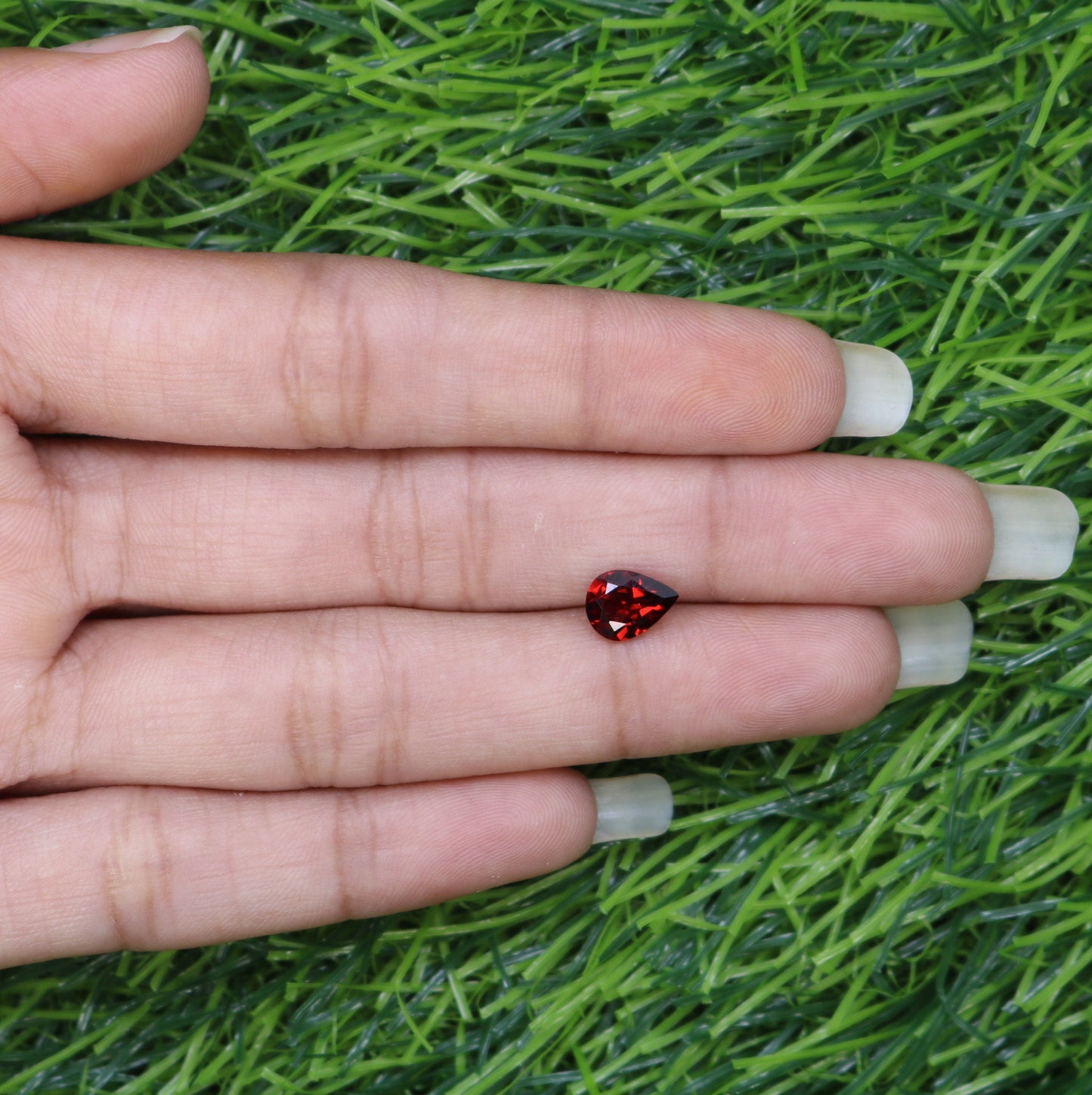 1.34 CT Elegant Red Pear Cut Garnet Gemstone for Weddings and Special Occasions - Perfect Gift for Daughter with Gold Ring and Diamonds