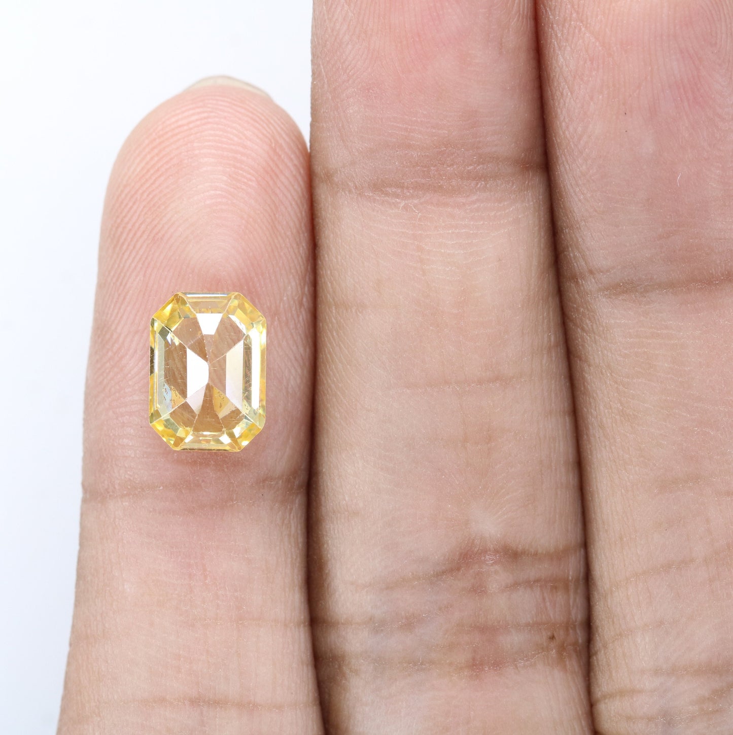 3.96 CT Beautiful Citrine Emerald Shape Sapphire for Wedding Ring - Stunning Engagement Ring with Fancy Color for Gold Ring and Diamonds