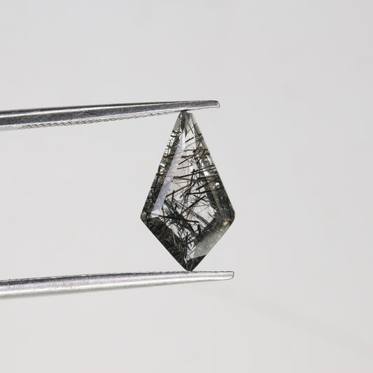 1.29 CT Kite Shape Loose Black Gemstone for Multiple Occasions - Elegant Statement Jewelry and Gift for Daughter with Gold Ring and Diamonds