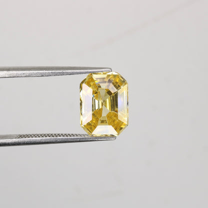4.21 CT Rustic Citrine Emerald Shape Sapphire Gemstone - Stunning Natural Stone for Fine Jewelry and Diamonds