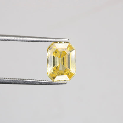 3.96 CT Beautiful Citrine Emerald Shape Sapphire for Wedding Ring - Stunning Engagement Ring with Fancy Color for Gold Ring and Diamonds