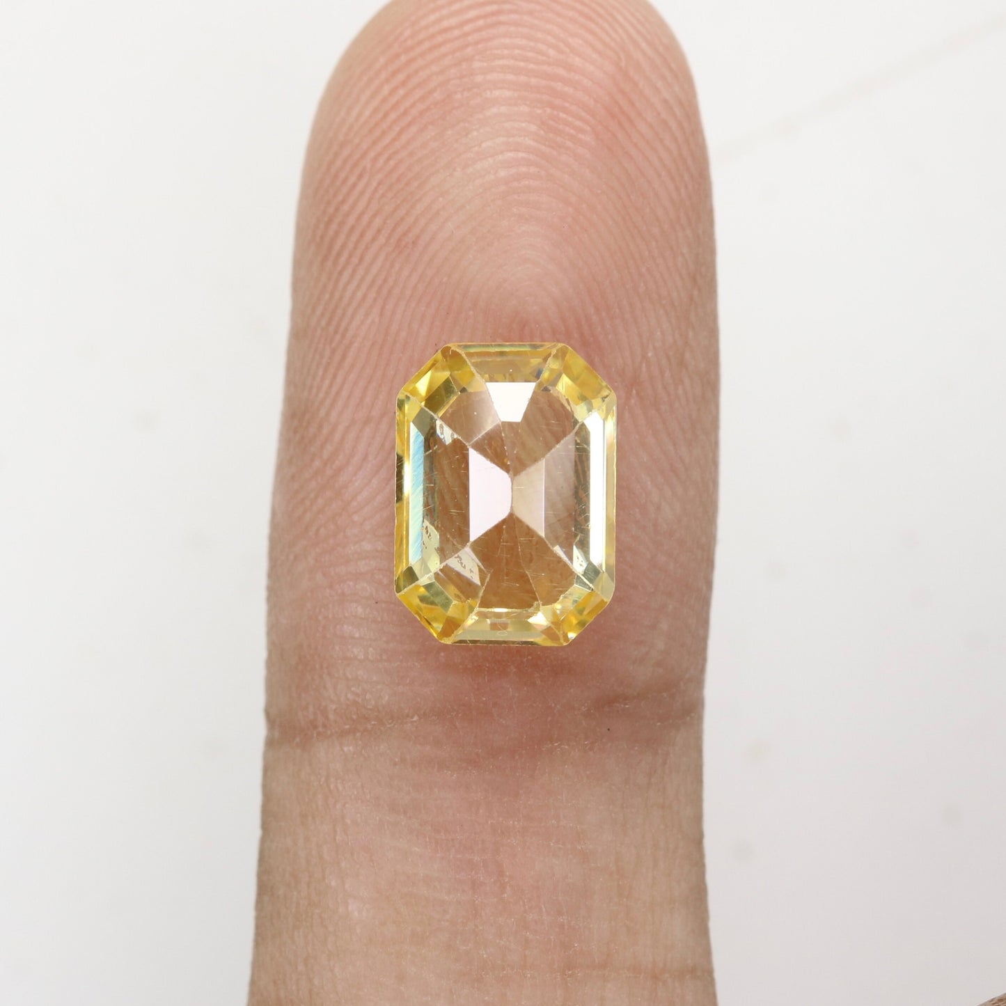 3.96 CT Beautiful Citrine Emerald Shape Sapphire for Wedding Ring - Stunning Engagement Ring with Fancy Color for Gold Ring and Diamonds